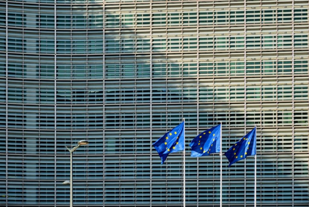 eu flags in front of european commission 2024 10 18 05 09 56 utc Politiche alimentari: idee per un’agenda italiana, europea, globale